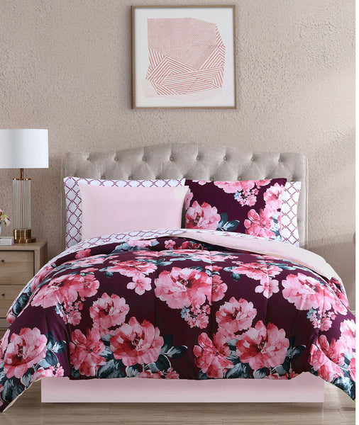 Bring any bedroom's look into full bloom with the bold floral print pattern and beautiful tones featured on this Fiosa reversible comforter set