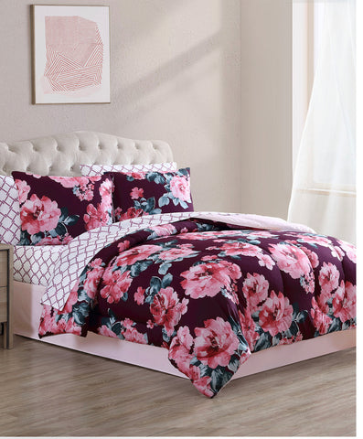 Bring any bedroom's look into full bloom with the bold floral print pattern and beautiful tones featured on this Fiosa reversible comforter set