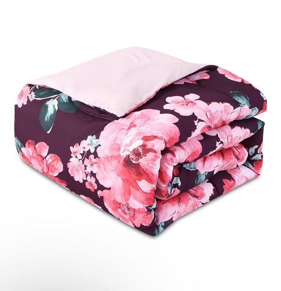 Bring any bedroom's look into full bloom with the bold floral print pattern and beautiful tones featured on this Fiosa reversible comforter set