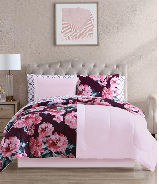 Bring any bedroom's look into full bloom with the bold floral print pattern and beautiful tones featured on this Fiosa reversible comforter set